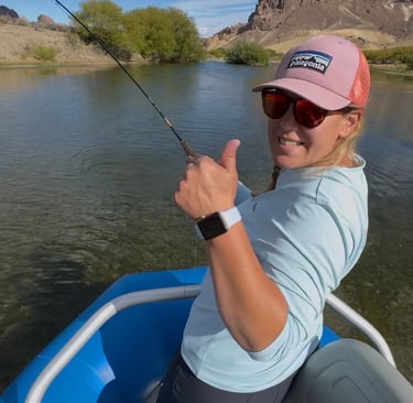 Flotada de pesca con mosca en balsa NRS en el Rio Chubut Patagonia