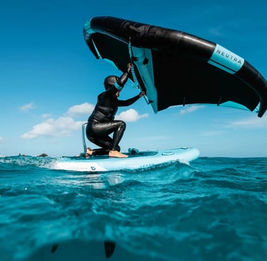 Mokinys išmoksta valdyti wing'ą pirmą kartą – pirmieji plaukimo žingsniai