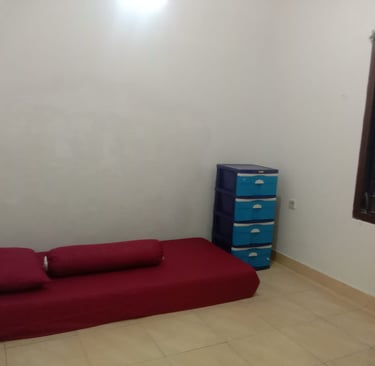 Kost Putri Abadi Tlogo menawarkan tempat tinggal nyaman dan aman, dekat dengan kampus UMY