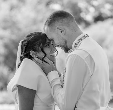 photos de couple Aix-en-Provence front contre front et sourire magnifique- For My Love