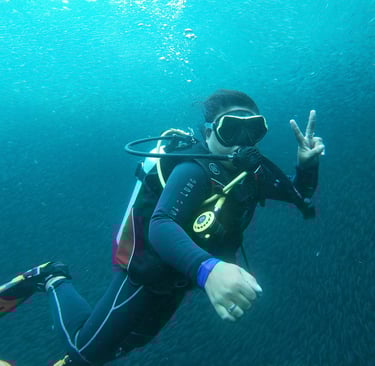 scubadivin girl enjoys her advebture