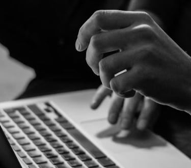 Presenza online per piccole imprese con sito web e social media ottimizzati