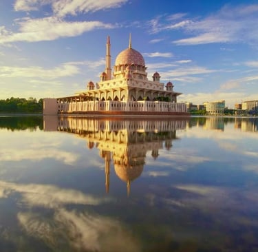 visual image of Putra mosque, Malaysia- Muslim -friendly travel