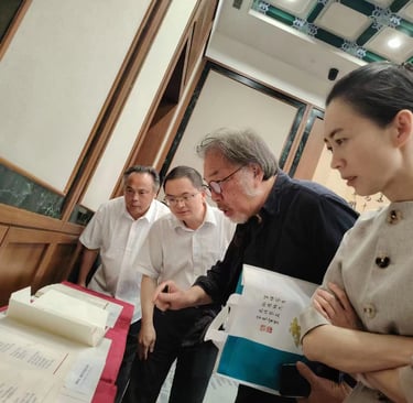 Xi Chuan assieme al fratello di Hai Zi, Zha Shuming (tutto a sx)