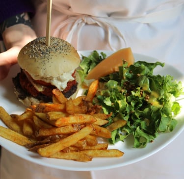 Burger végétarien du restaurant grenoblois Le Café Vélo