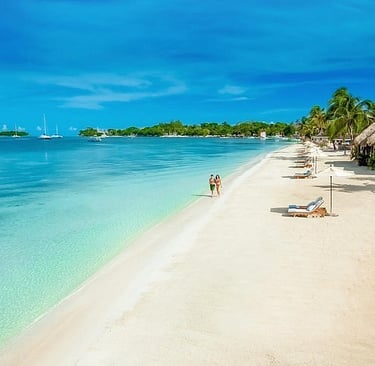 Seven Mile Beach in Negril, Jamaica with white sand and clear Caribbean waters