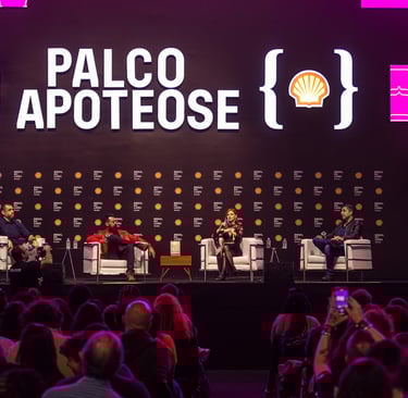 Palestra no Palco Apoteose. Bienal do Rio 2025.