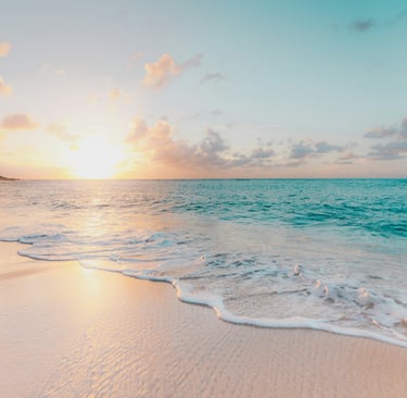 un magnifique couché de soleil à la mer pour une retraite inspirante