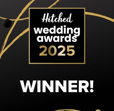 a black and gold wedding award for the best wedding cake supplier