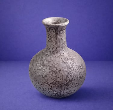 jarrón gris en fibra de vidrio