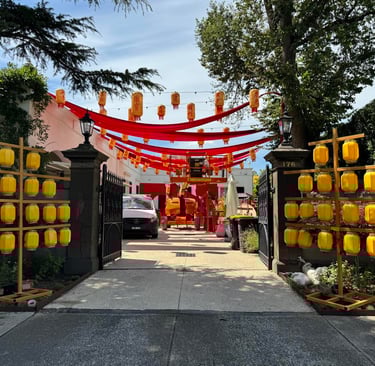 lanterns blue and red