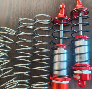 Sistema de suspensão RC com amortecedores e molas em metal