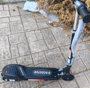 Trotinete elétrica portátil para uso diário com estrutura resistente