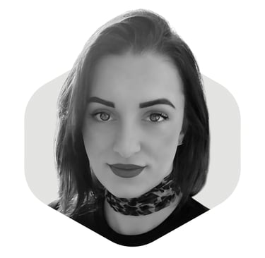 The close-up portrait of Alexa Tee, in black and white, on a light gray hexagonal background.