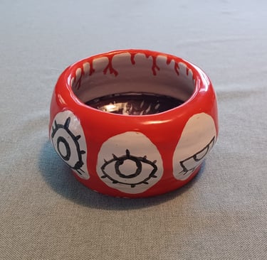 Celia - a bowl with various stages of an opening eye, with an iris inside when seen from the top.