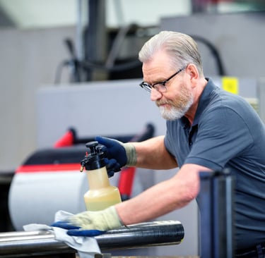 tork eszközzel dolgozó munkás