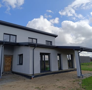 Baigtas statyti namas laikinos durys