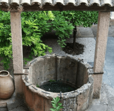 Sistema de filtrado de agua de pozo instalado en una vivienda rural