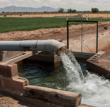 Sistema de filtrado de agua instalado en una vivienda rural para mejorar la calidad del agua de cons