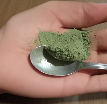 Moringa powder comes from the leaves of the Moringa oleifera tree, often called the “miracle tree” f