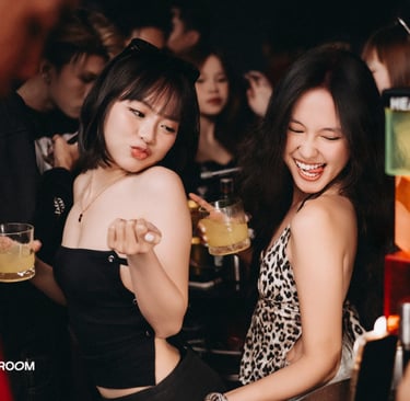 Loco Complex Heatroom NightClub asian girls dancing