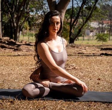 Curso de yoga e meditação online Letícia Pires