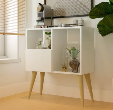 Aparador moderno branco com pés de madeira em ambiente minimalista decorado.