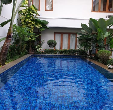 kolam renang minimalis