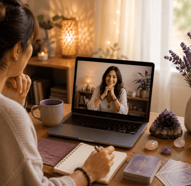 Consultation en visioconférence avec une praticienne indépendante proposant un accompagnement person