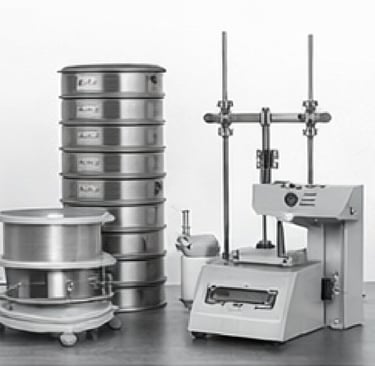 Tamices granulométricos, compactador Proctor y límites de Atterberg.