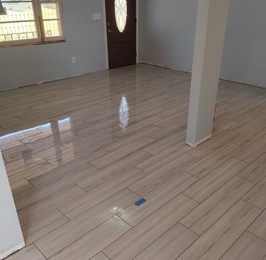 Beautiful and durable flooring with expert installation, combining style, resistance, and long-last