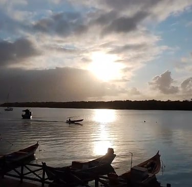 Passeio de lancha na Crôa do Goré com águas calmas em Aracaju