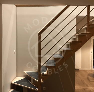 Escalier 1/4 tournant sur limon central en bois 