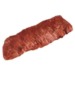 Arrachera cruda en fondo blanco