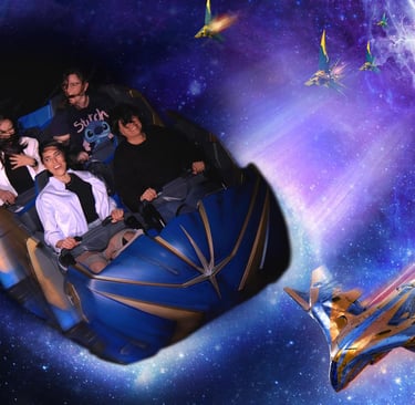 Diversión en juego mecánico durante visita a parques temáticos con Vacaciones de Café