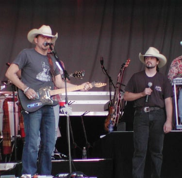 Jim Burns performing with Gary Allan in 2005.