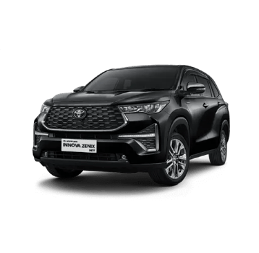 Toyota Zenix warna hitam dengan gril depan lebar menggunakan velg Aloy pandangan dari kiri depan.