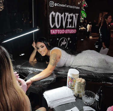 Servicio de tatuajes para eventos sociales