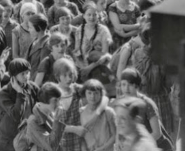 Black and white image of school children, Berlin, 1925