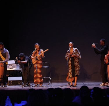 Orchestre FEAC au complet sur scène Gala étudiants Afrique 2026