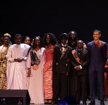 Membres de la FEAC réunis sur scène lors du gala annuel, étudiants pour l'Afrique et les Caraïbes