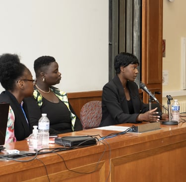 Table ronde avec trois intervenantes lors de la conférence AFRICANA 2024