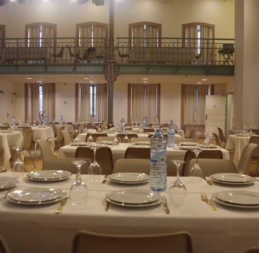 Salle du Gala étudiants Afrique FEAC 2026 Mairie de Suresnes tables dressées