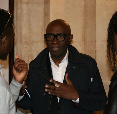 Discussion entre un intervenant et des participants pendant le networking d'AFRICANA 2024