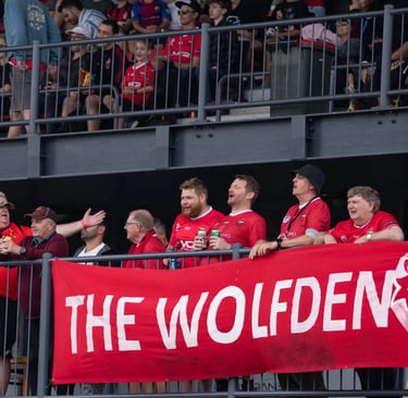 The Wolfden in full cry versus Marconi Stallions.  Photo Gragrapix Photography
