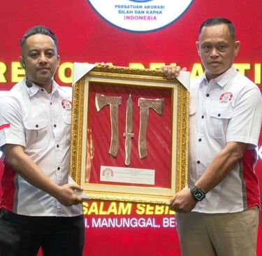 Ketum PP PABKI Victor Alexander Lateka (kanan) saat kegiatan pelantikan di Jakarta. (PP PABKI 2026)