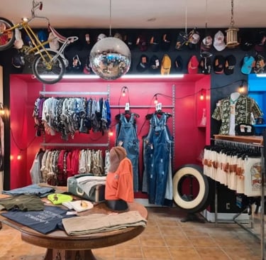 Friperie vintage dépôt-vente vêtements rétro et accessoires mode L'Entrepôtes