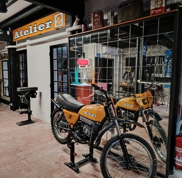 Devanture Atelier 2 L'Entrepôtes Concept Store Roquevaire enseigne garage vintage