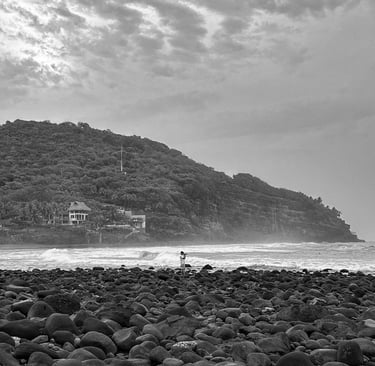 black and white shot of surf point break at el zonte beach
