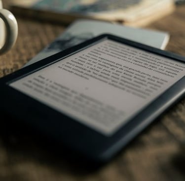 Foto de um tablet sobre uma mesa